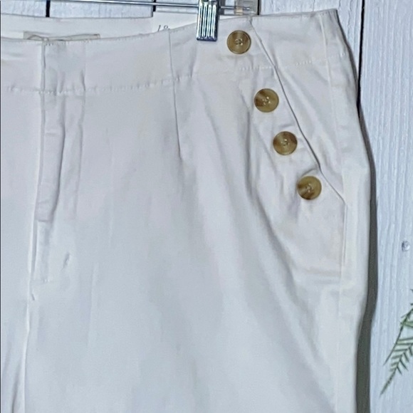 Plus Size White Bermuda Shorts - Picture 5 of 7